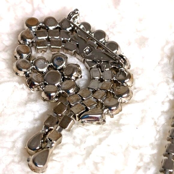 Vintage 1950's Rhinestone Set- Earrings, Brooche, Bracelet - Picture 14 of 17